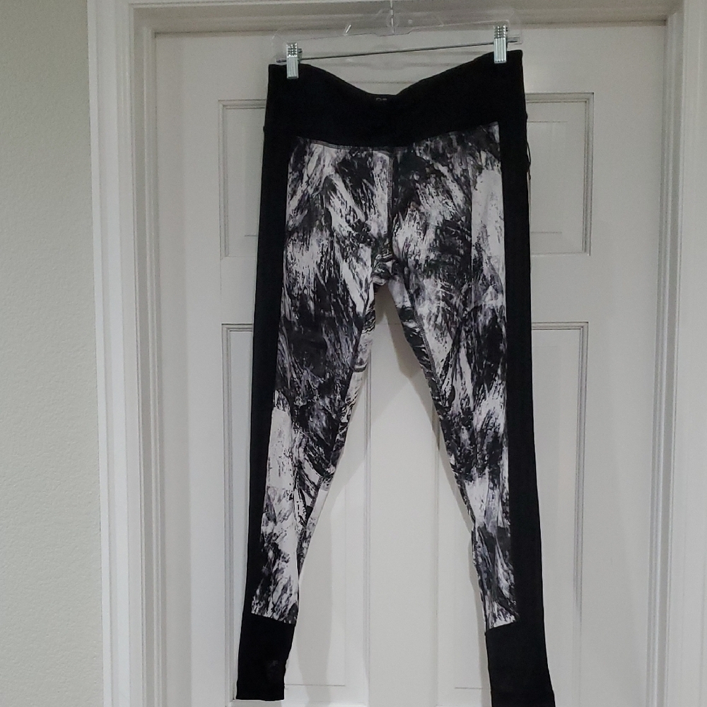 NWT Reflex Black and White Leggings